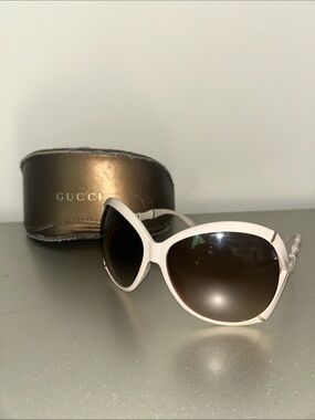 Gucci White Oversized Cat-Eye Sunglasses with Brown Gradient bamboo Lenses